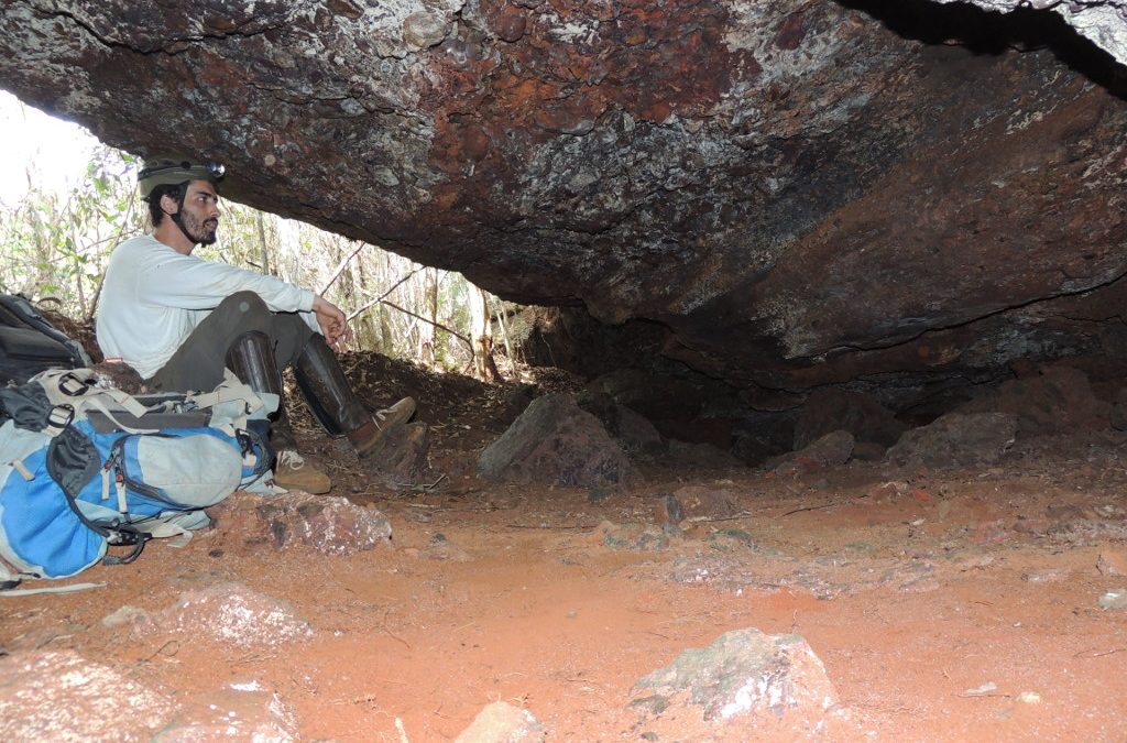 Prospecção e topografia de cavidades desenvolvidas em cangas no leste do Quadrilátero Ferrífero, Minas Gerais